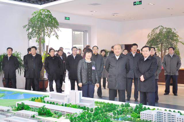 市委书记、市人大常委会主任张少军（右二）一行来我公司参观时的情景